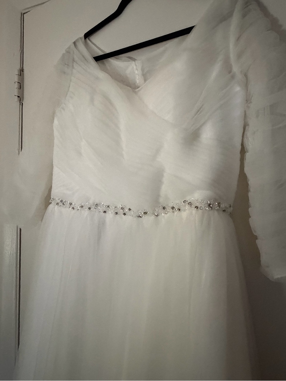 Classic White 3/4 Sleeve Bridal A-Line Tulle Gown